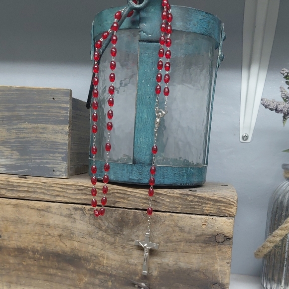 Jewelry - Sold!!!!💥💥💥Red Beaded Rosary With Silver Crucific